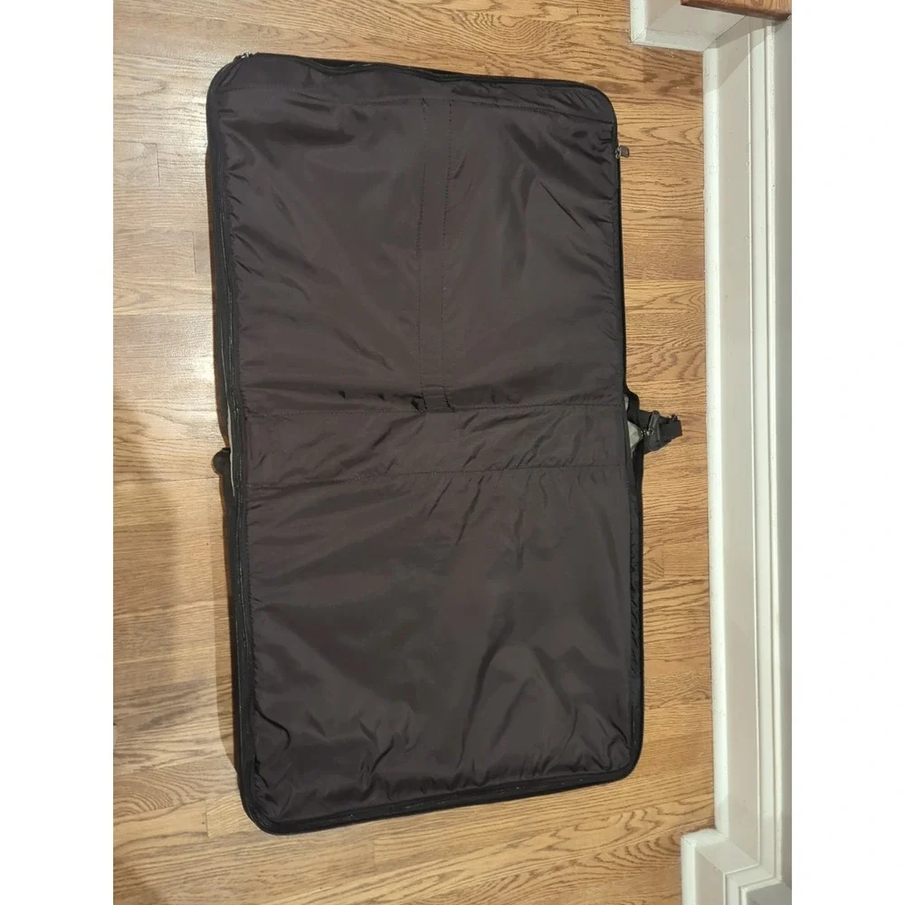 American Tourister 2 Wheels Garment Bag - Black